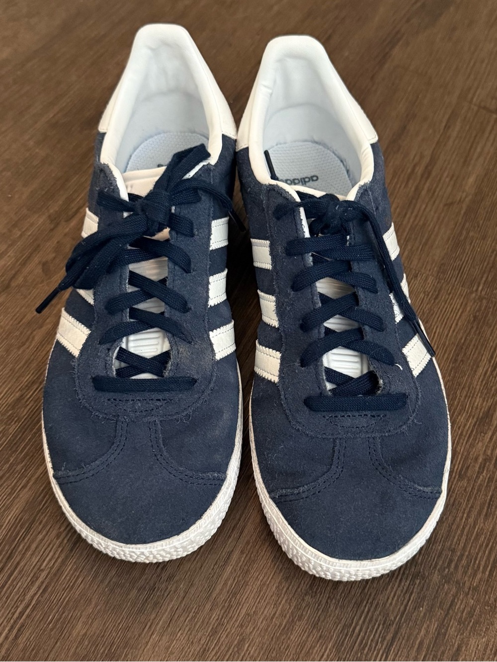 BARELY WORN Adidas Women 6/Kids 4.5 Gazelle Navy Suede Sneakers w/ White Stripes